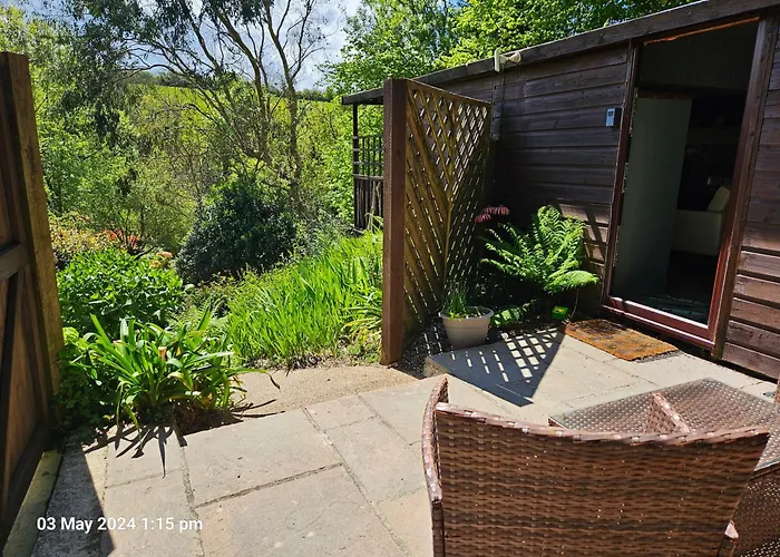 Treetops Lodge, Private Parking & Garden