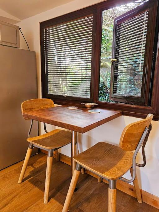 Treetops Lodge, Private Parking & Garden *