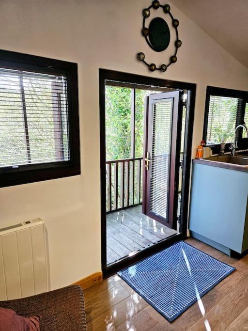 Holiday home Treetops Lodge, Private Parking & Garden Truro