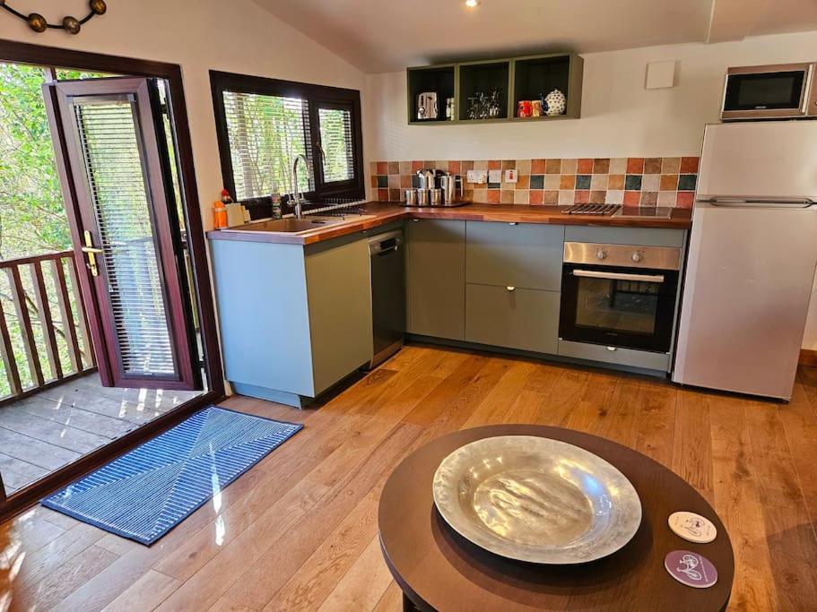 Treetops Lodge, Private Parking & Garden *
