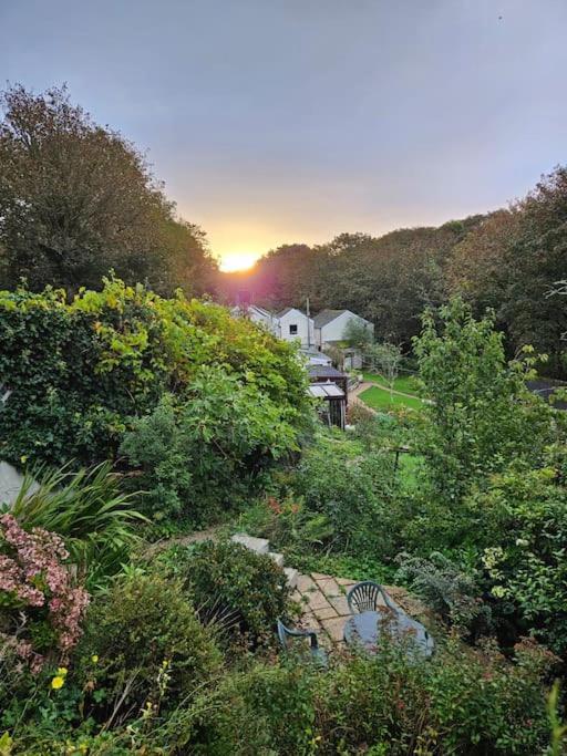 Holiday home Treetops Lodge, Private Parking & Garden Truro