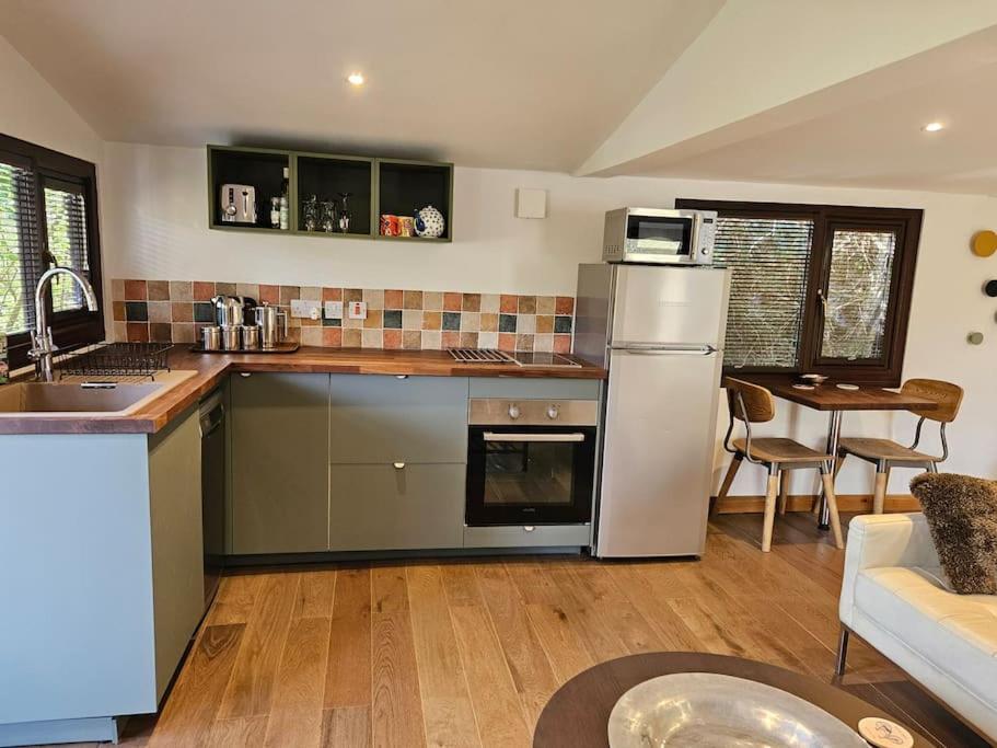 Treetops Lodge, Private Parking & Garden Hébergement de vacances