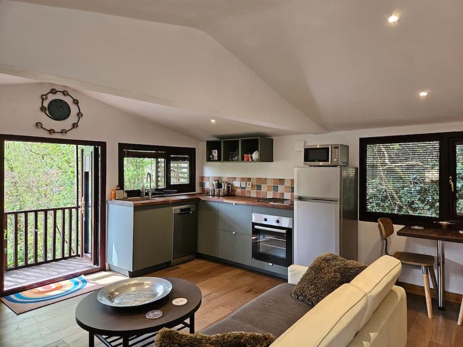 Treetops Lodge, Private Parking & Garden Hébergement de vacances *