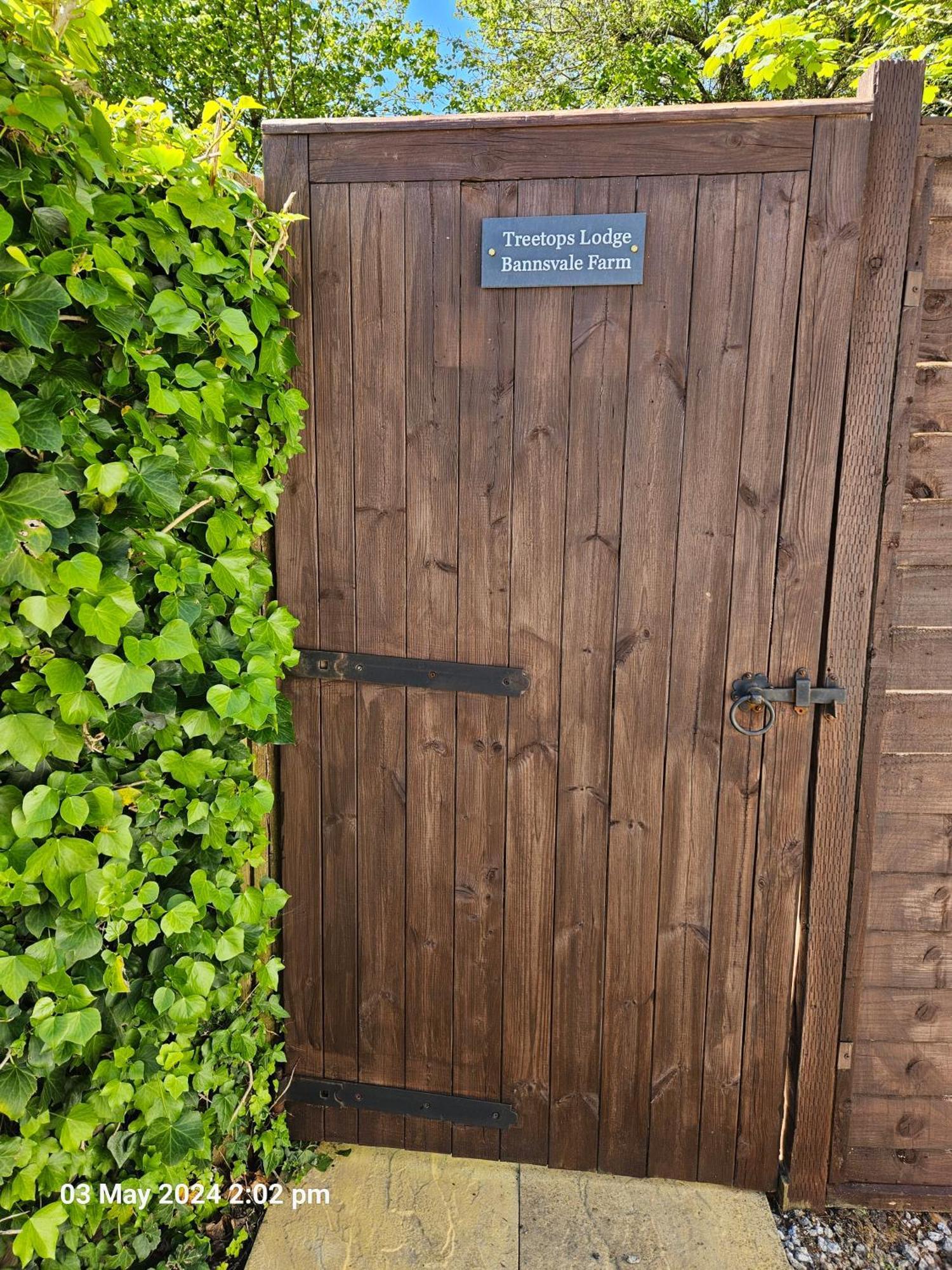 Holiday home Treetops Lodge, Private Parking & Garden *